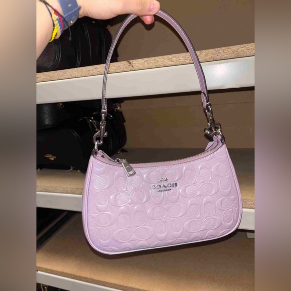 Coach Handbags - NWT!COACH Teri Shoulder Bag In Signature Leather With Heart Charm
